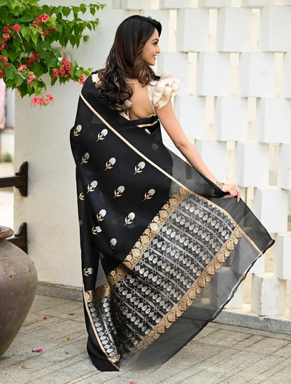 Silver Zari Kanjivaram Silk Saree with Rich Pallu – A Classic Reimagined