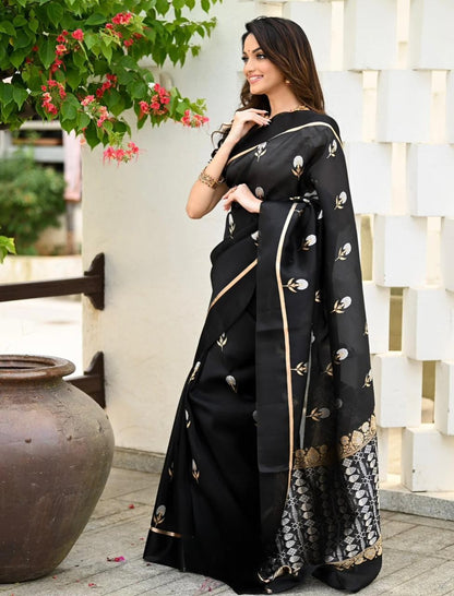 Silver Zari Kanjivaram Silk Saree with Rich Pallu – A Classic Reimagined