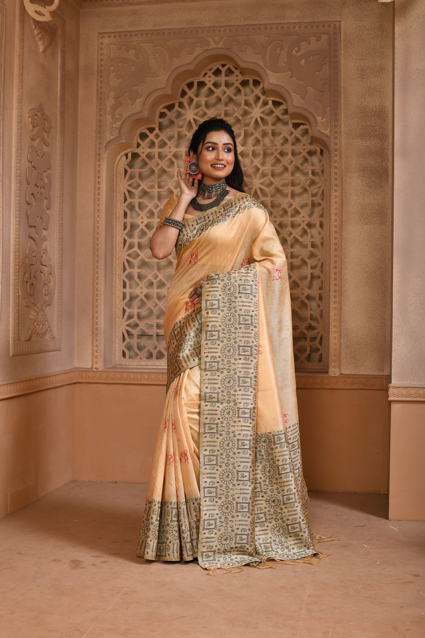 Radiate Grandeur: Exquisite Handloom Raw Silk Saree with Designer Pallu