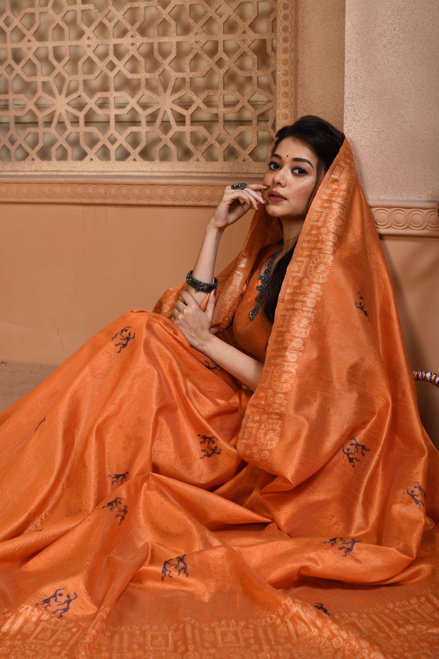 Radiate Grandeur: Exquisite Handloom Raw Silk Saree with Designer Pallu