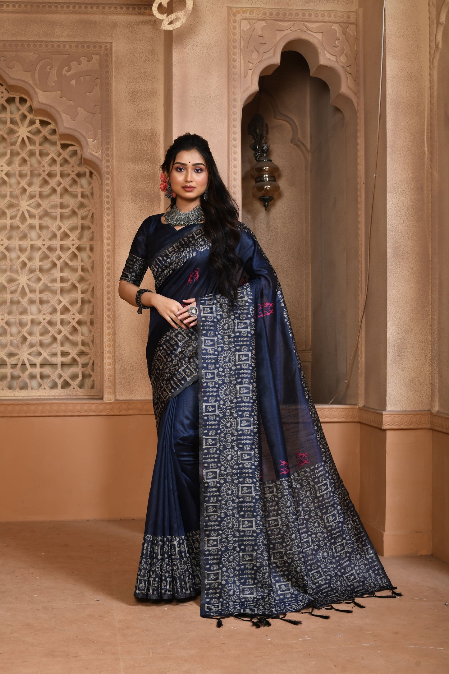 Radiate Grandeur: Exquisite Handloom Raw Silk Saree with Designer Pallu