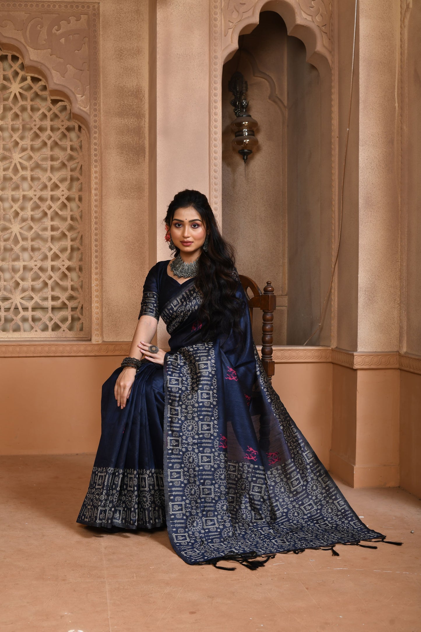 Radiate Grandeur: Exquisite Handloom Raw Silk Saree with Designer Pallu