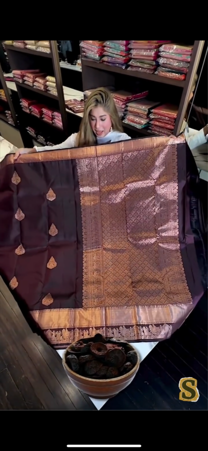 Elegant Simplicity in Banarasi Soft Silk – A Modern Minimalist's Dream