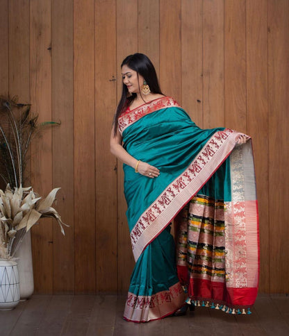 Exquisite Banarasi Soft Silk Saree with Zari Motifs & Jacquard Weave