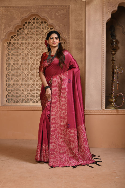 Radiate Grandeur: Exquisite Handloom Raw Silk Saree with Designer Pallu