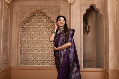 Radiate Grandeur: Exquisite Handloom Raw Silk Saree with Designer Pallu