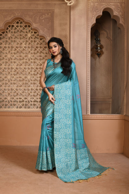 Radiate Grandeur: Exquisite Handloom Raw Silk Saree with Designer Pallu