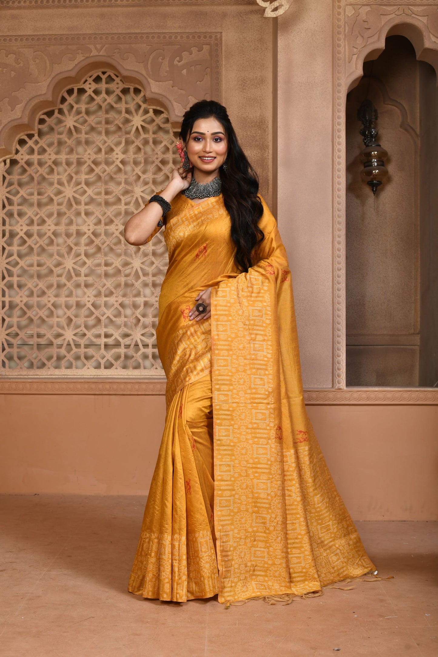 Radiate Grandeur: Exquisite Handloom Raw Silk Saree with Designer Pallu