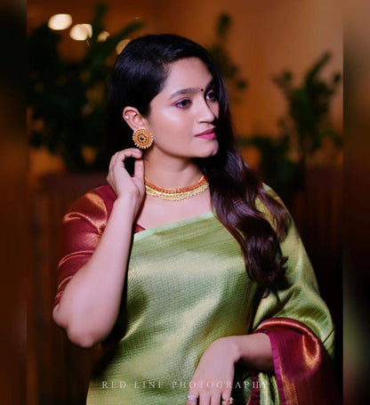 Fuchsia Glow – Banarasi Soft Silk Saree with Copper Zari Floral Weave