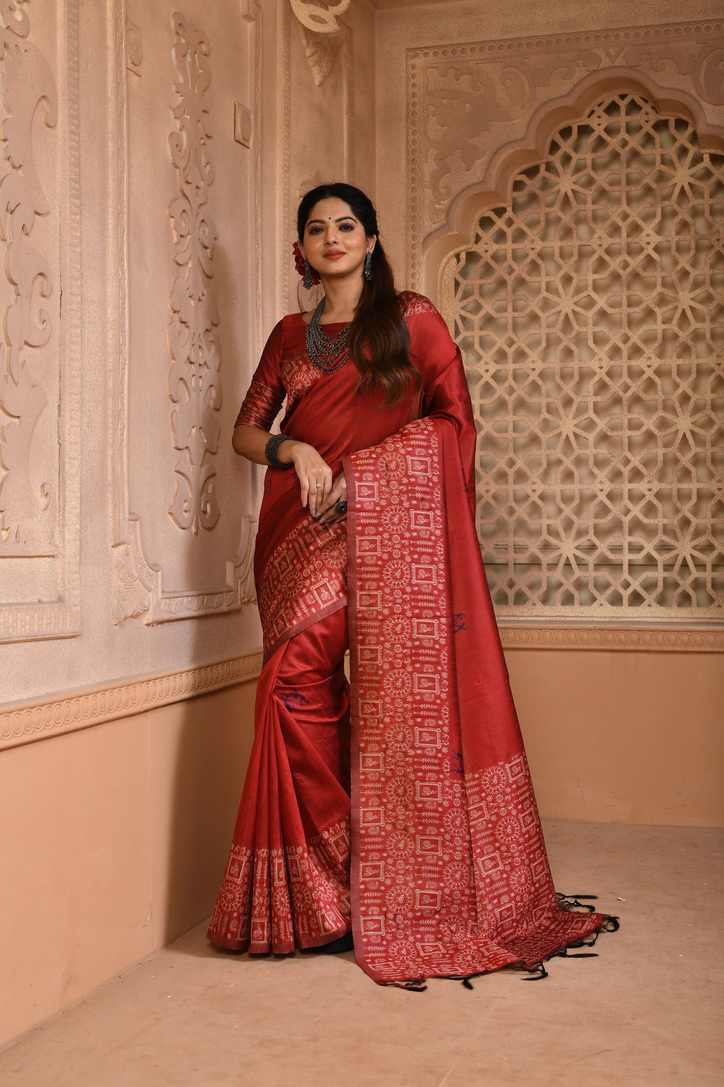 Radiate Grandeur: Exquisite Handloom Raw Silk Saree with Designer Pallu