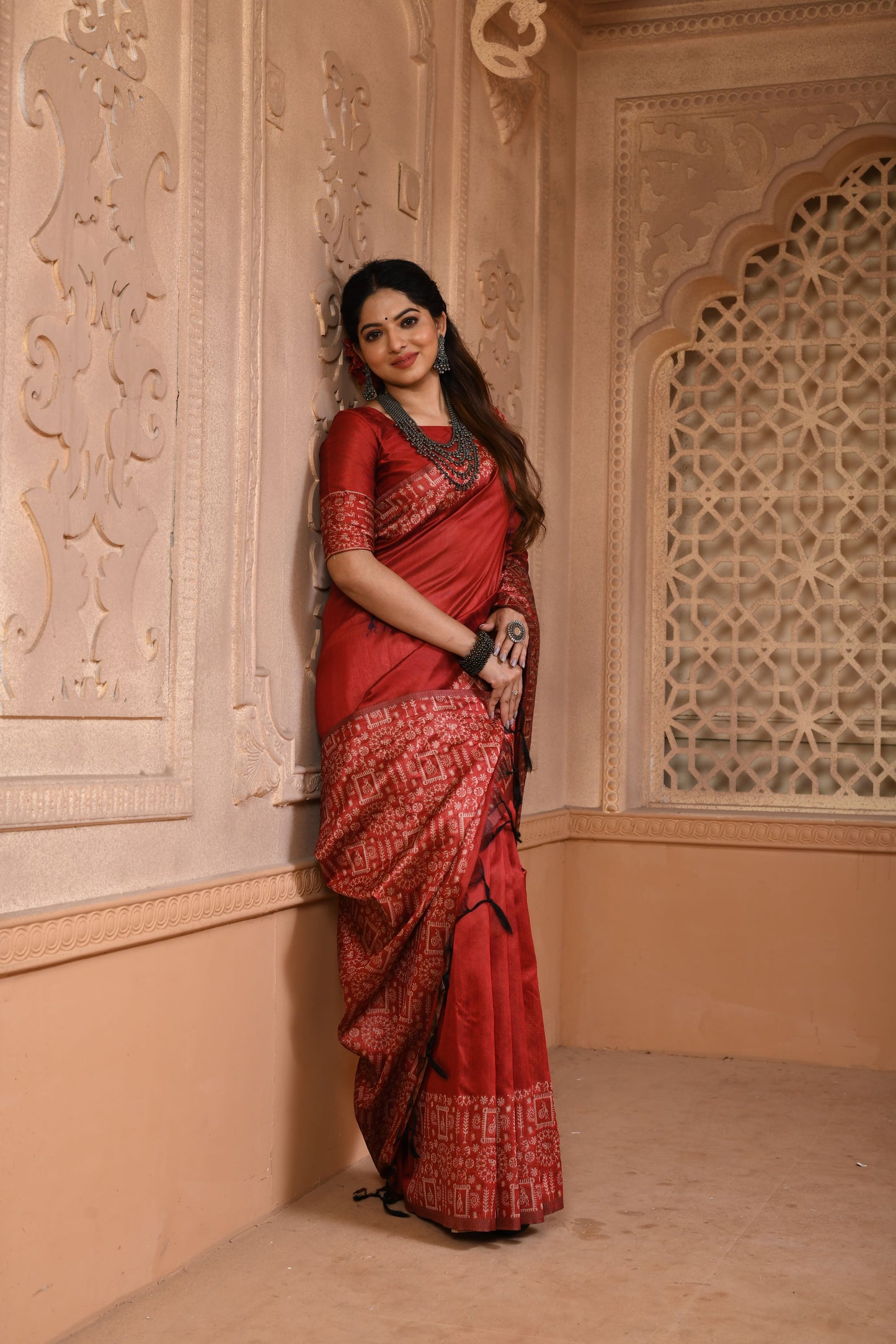 Radiate Grandeur: Exquisite Handloom Raw Silk Saree with Designer Pallu