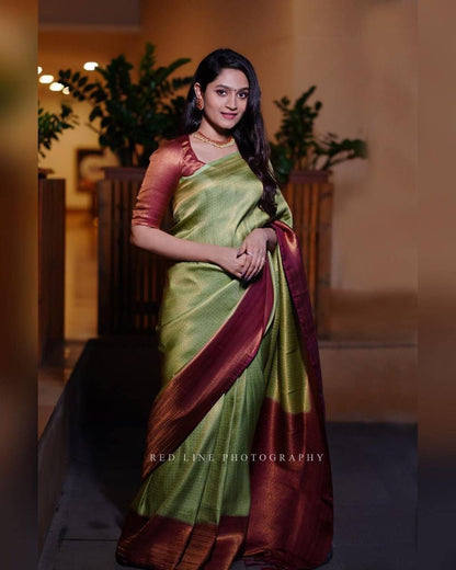 Fuchsia Glow – Banarasi Soft Silk Saree with Copper Zari Floral Weave