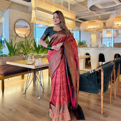 Chic Meets Tradition – Shakuntala Banarasi Soft Silk Saree with Copper Zari Weaving