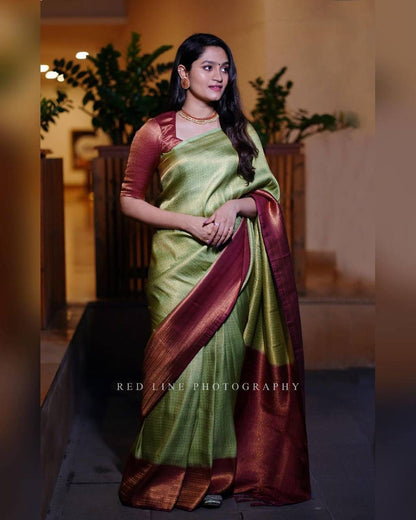 Fuchsia Glow – Banarasi Soft Silk Saree with Copper Zari Floral Weave