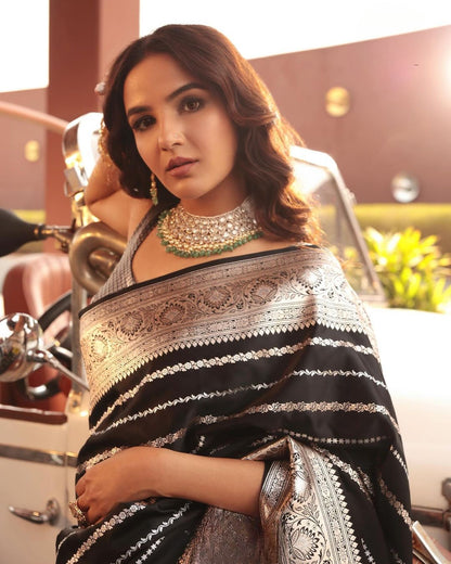 Banarasi Soft Silk Saree – Intricate Woven Beauty with Captivating Pallu