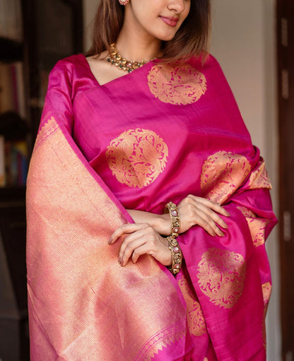 Banarasi Soft Silk Saree with Intricate Detailing & Striking Color Blend