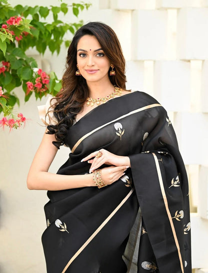 Silver Zari Kanjivaram Silk Saree with Rich Pallu – A Classic Reimagined