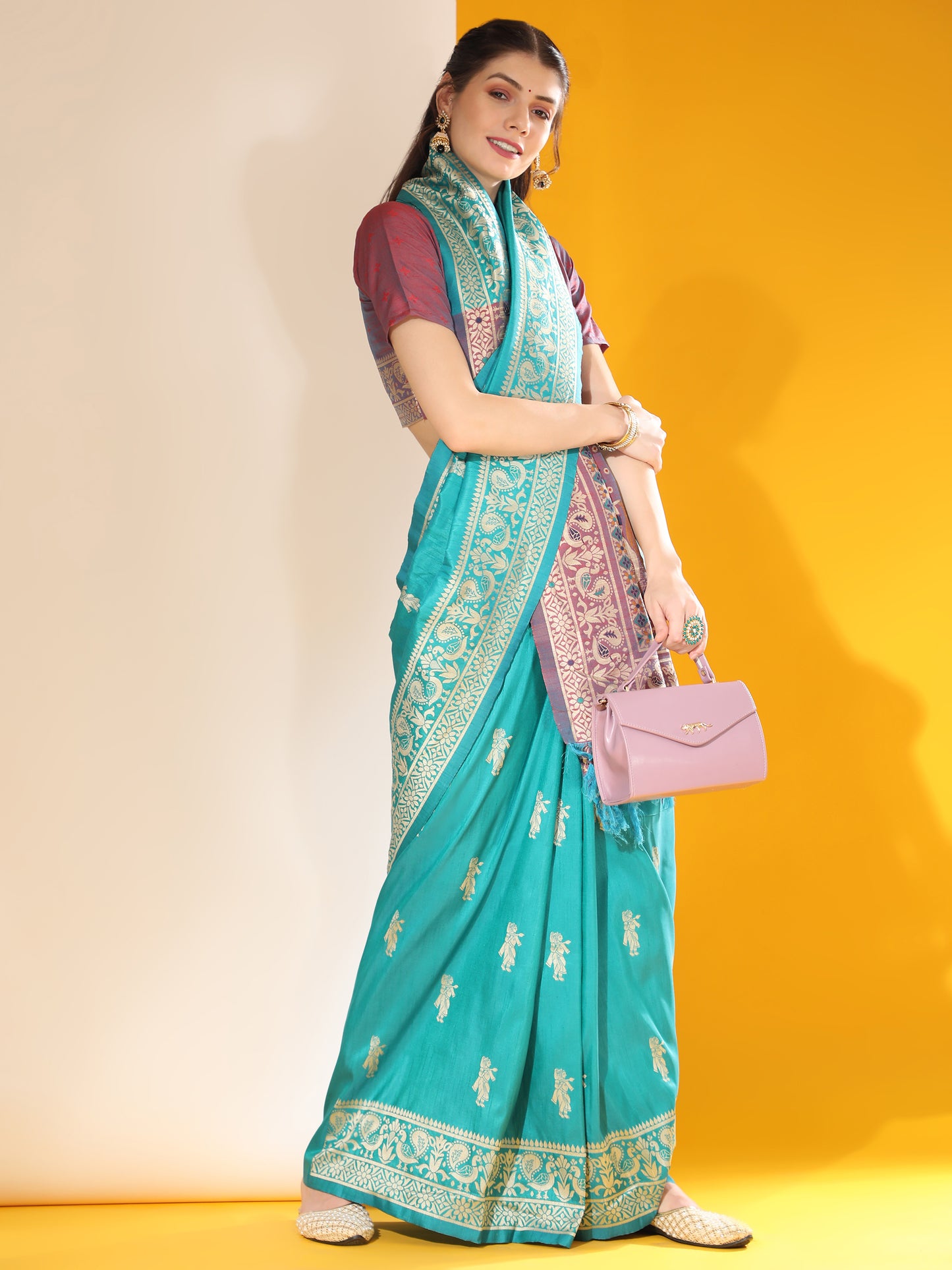 Traditional Two-Tone Weaving Silk Saree with Exclusive Contrast Details