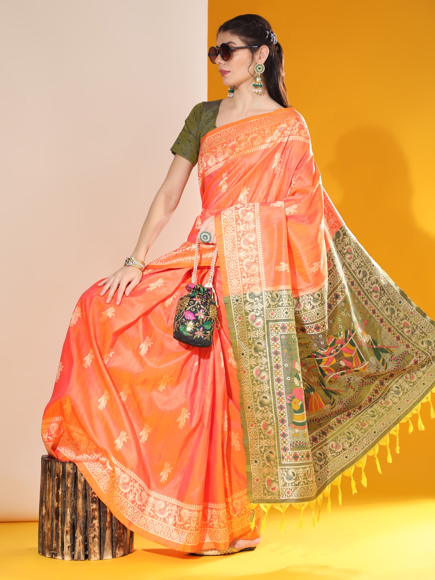 Traditional Two-Tone Weaving Silk Saree with Exclusive Contrast Details