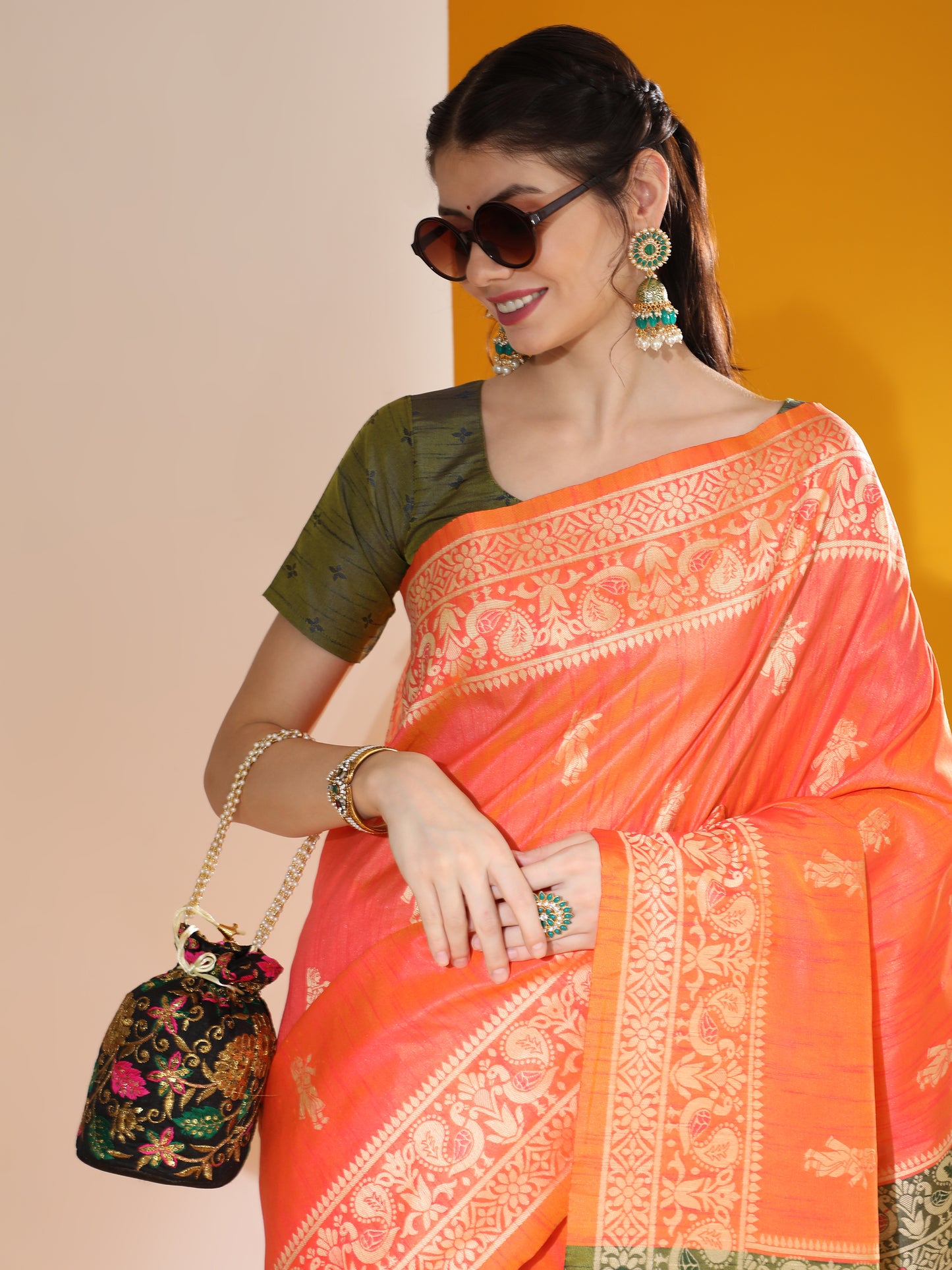 Traditional Two-Tone Weaving Silk Saree with Exclusive Contrast Details