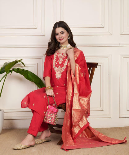 Elegant Diamond Silk Cotton Suit Set with Exquisite Neck Work