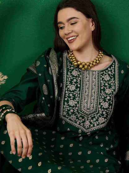 Pure Jacquard Weaving Suit Set with Embroidered Neck and Zari Accents
