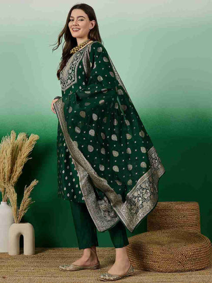 Pure Jacquard Weaving Suit Set with Embroidered Neck and Zari Accents
