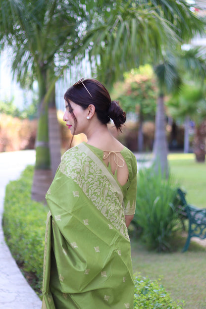 Elegant Handloom Silk Sarees with Intricate Weaving - Perfect for Grand Occasions