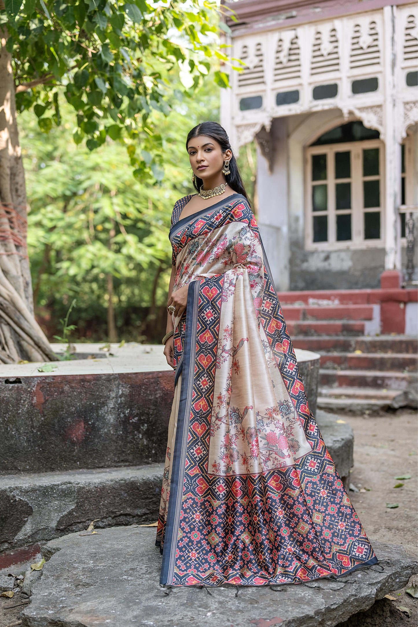 Classic Soft Tussar Silk Saree Featuring Patola Pallu and Floral Motifs