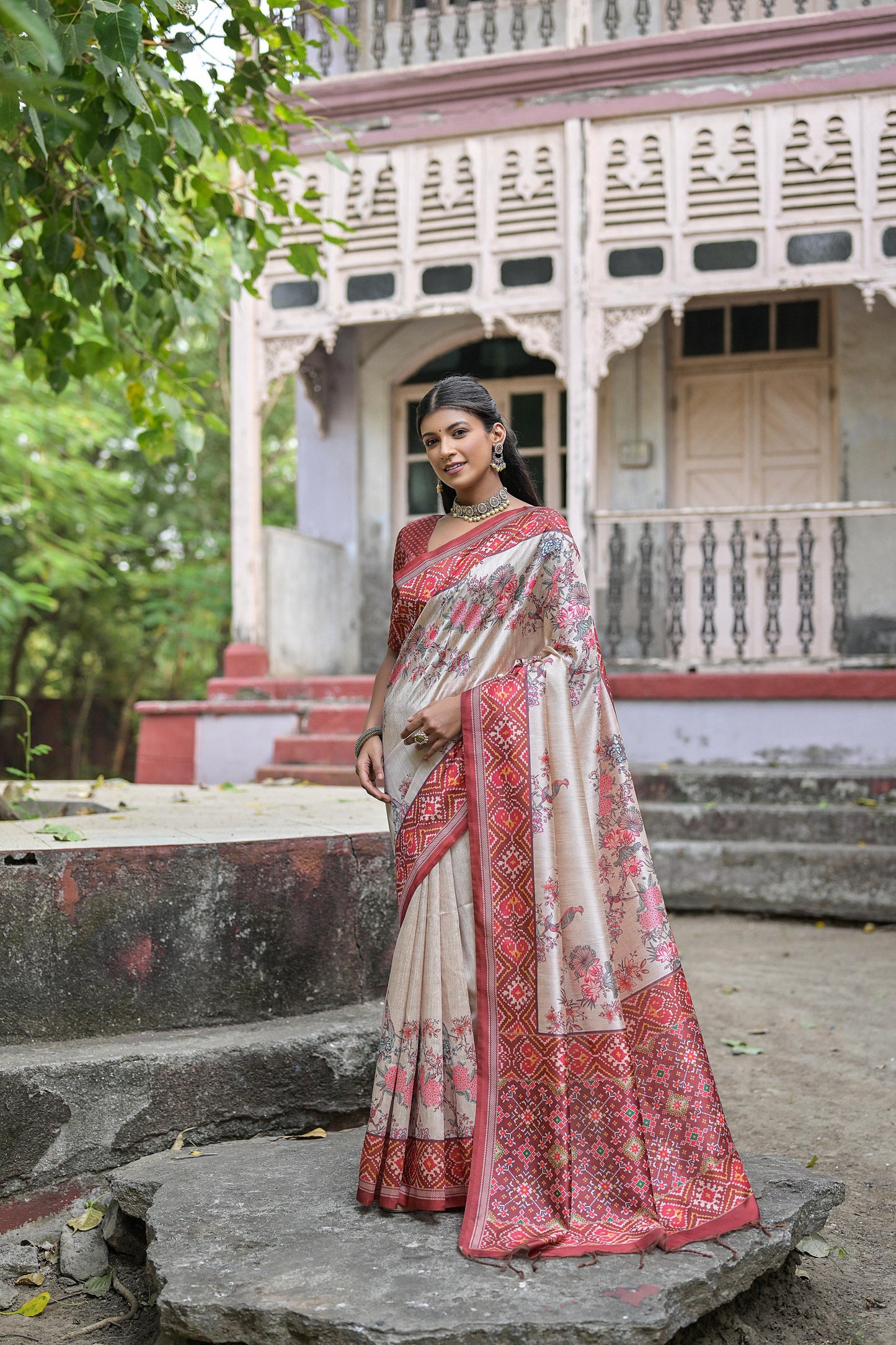 Classic Soft Tussar Silk Saree Featuring Patola Pallu and Floral Motifs