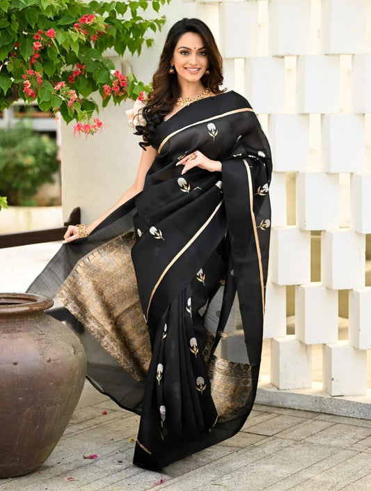 Silver Zari Kanjivaram Silk Saree with Rich Pallu – A Classic Reimagined