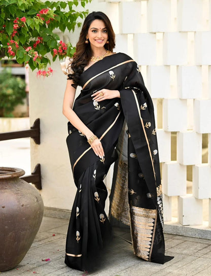 Silver Zari Kanjivaram Silk Saree with Rich Pallu – A Classic Reimagined