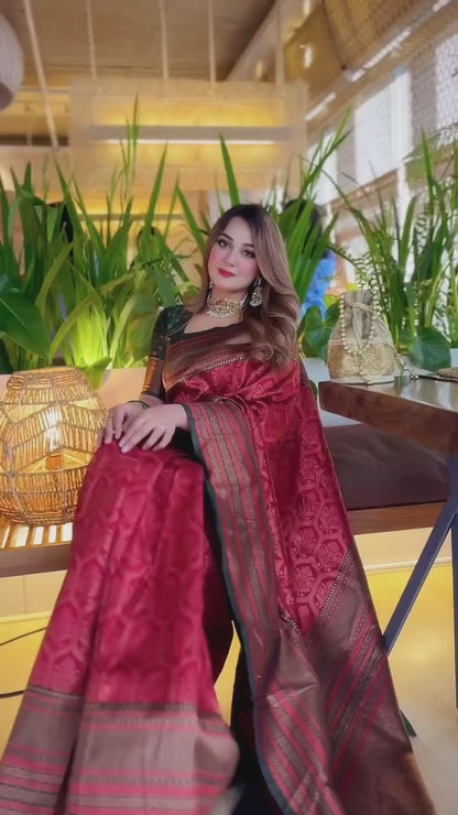 Chic Meets Tradition – Shakuntala Banarasi Soft Silk Saree with Copper Zari Weaving